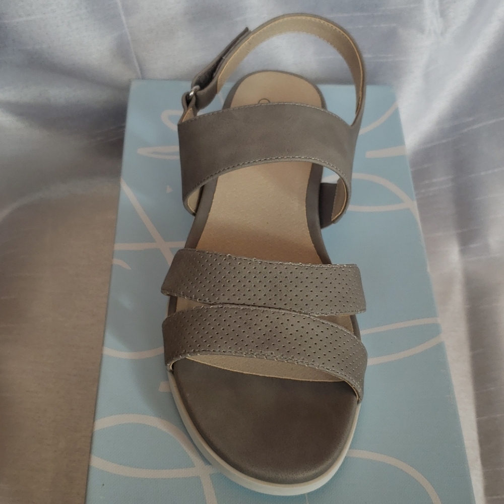 NWT Life Stride Gray Sandals